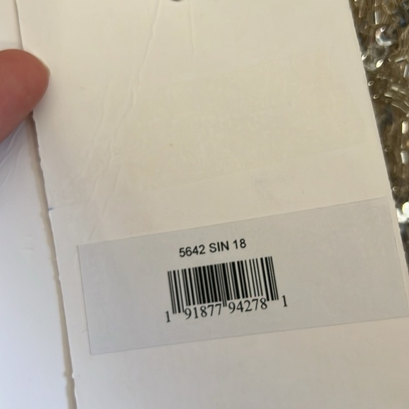 Mac Duggal 5642 NWT EMBELLISHED CRYSTAL CAP SLEEVE COLUMN GOWN - Picture 9 of 9